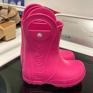 Crocks rain boots. Size 9 toddler. Pink. Adorable!
